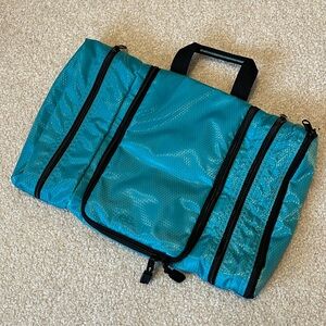 NWOT eBags Flat Toiletry Bag - Aquamarine